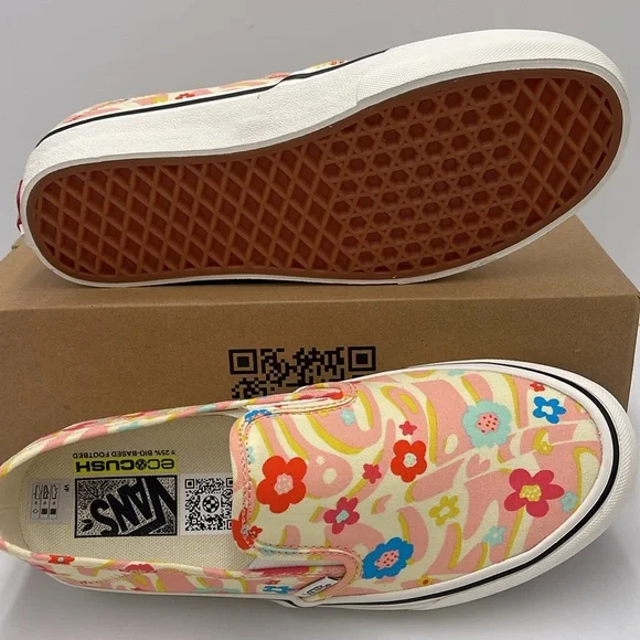 Vans WMNS Floral Slip-On Sneakers - Multicolor Slip-On Vr3 Sf
Groovy Floral Mars - Picture 3 of 16